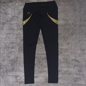Lovely!!! Activewear designer leggings! Fit just for you! Don’t miss it.
